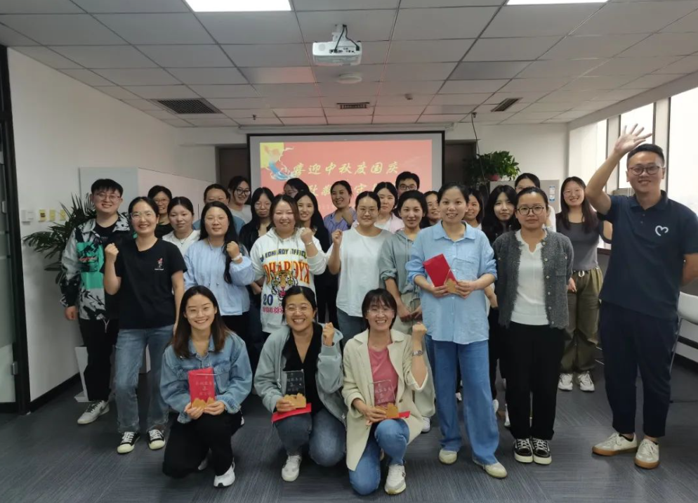 喜迎双节，蓝气球主题庆祝活动精彩纷呈！